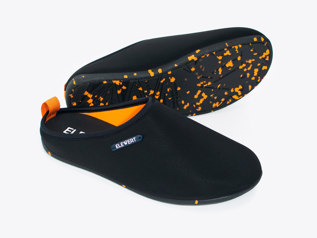 Slippers elásticas color negro y naranja